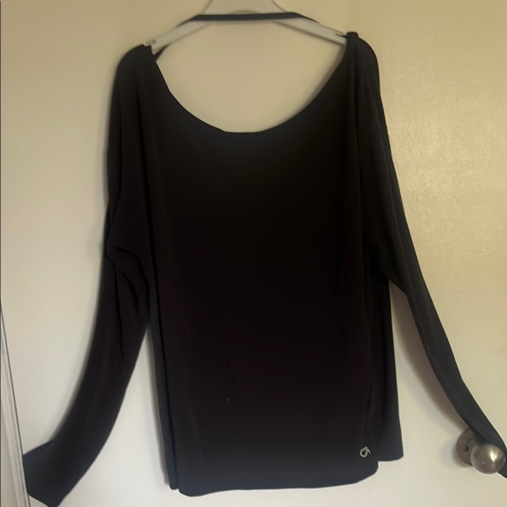 GAP Backless Long Sleeve 
Perfect workout/everyday top
Fits oversized